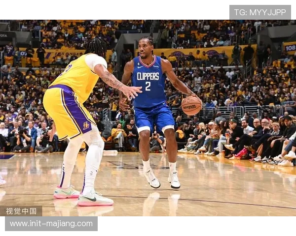 湖人快船洛城德比即将上演,季后赛卡位战引发全美关注 湖人快船洛城德比即将上演,季后赛卡位战引发全美关注